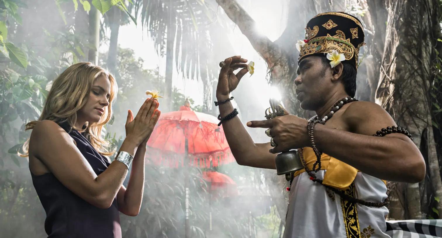 ritual-bali-traditional-blessing-tourist